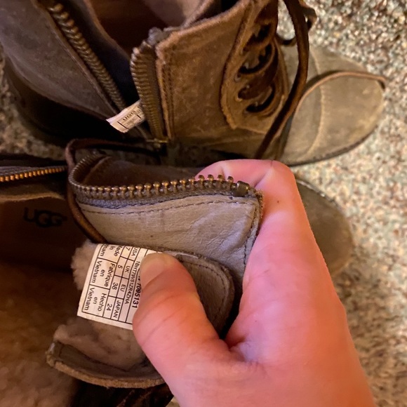 UGG Boots - Picture 4 of 4